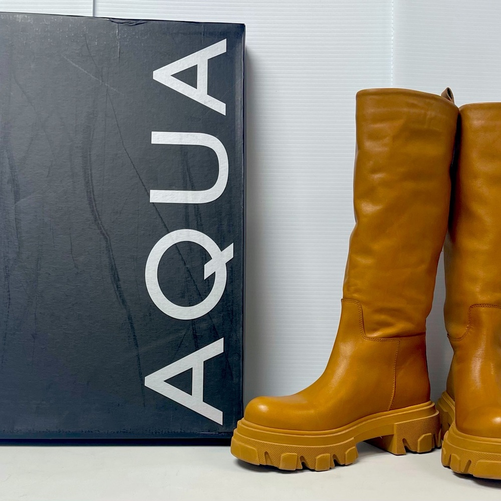AQUA Women’s KIKU Boots - Cognac